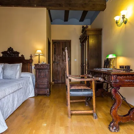 Los Leones Hotel