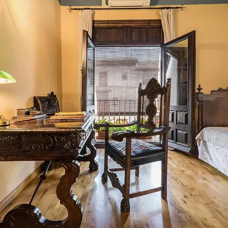 Leones - Adults Only