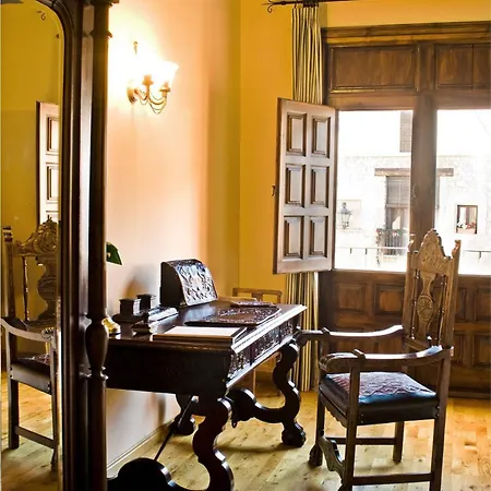 Leones - Adults Only